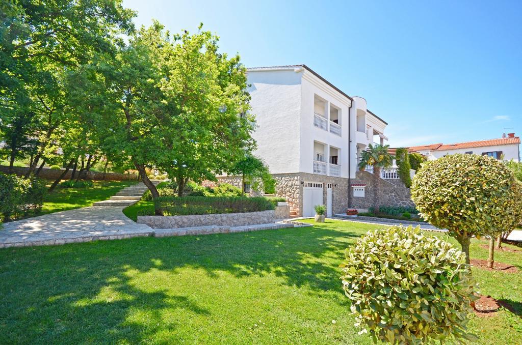 Apartments Sinisa Malinska Extérieur photo